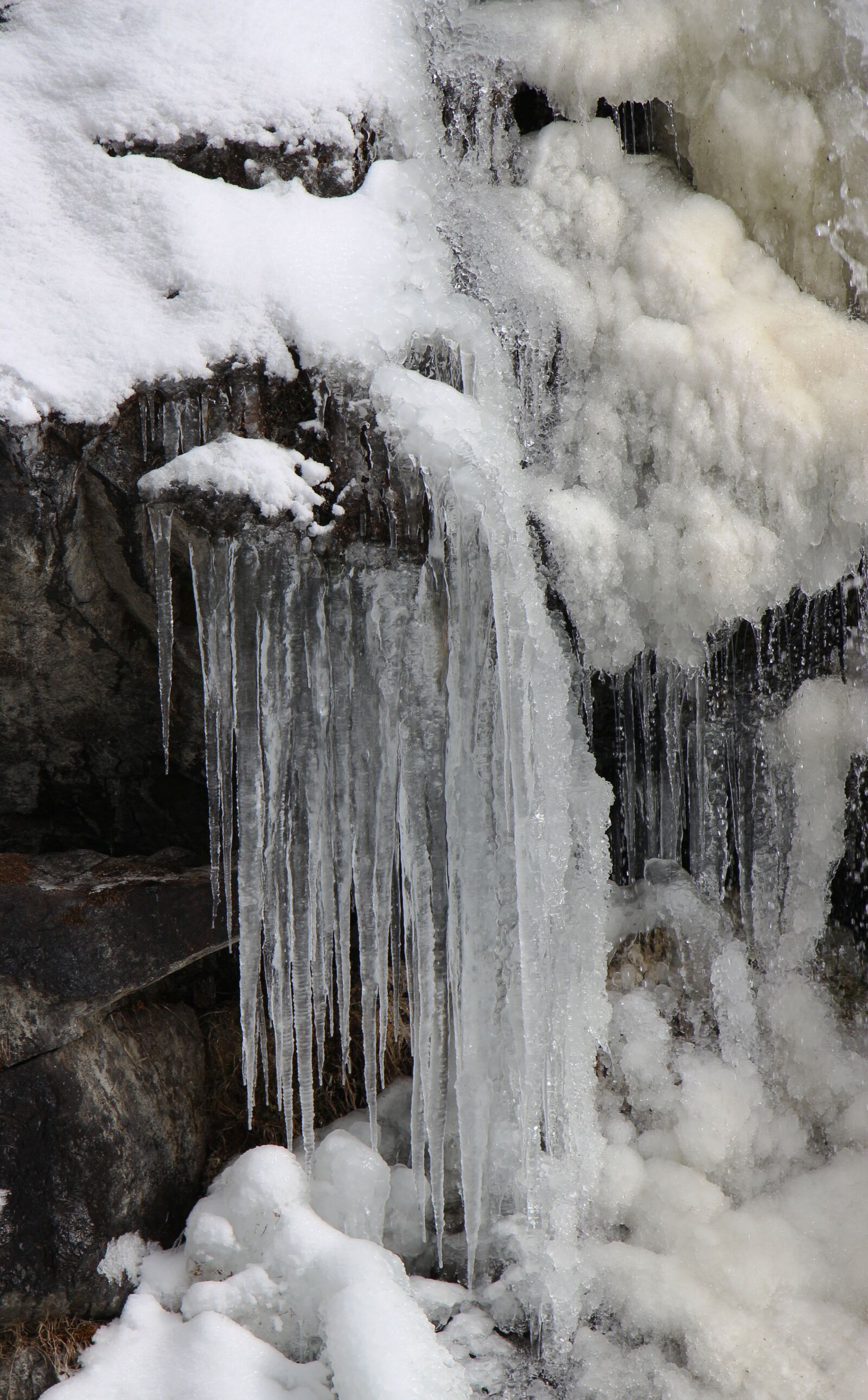 Canon EOS 700D (EOS Rebel T5i / EOS Kiss X7i) sample photo. Icicle, fluent, rock photography