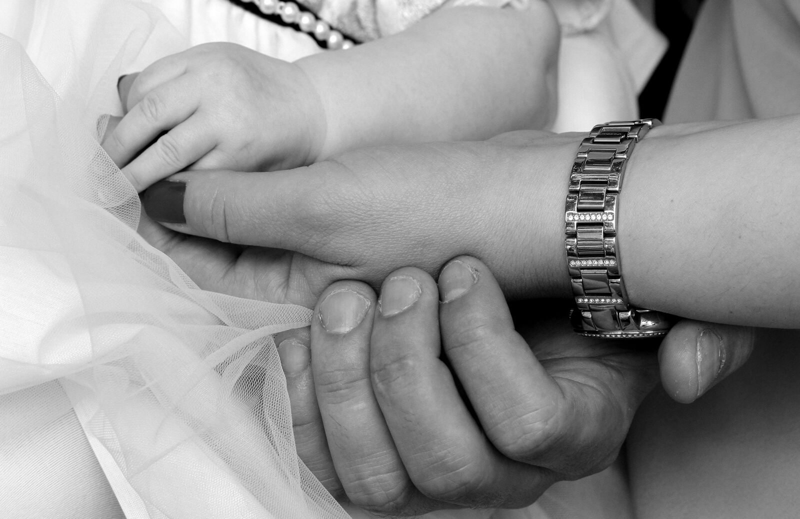 Canon EOS 450D (EOS Rebel XSi / EOS Kiss X2) sample photo. Hands, family, love photography