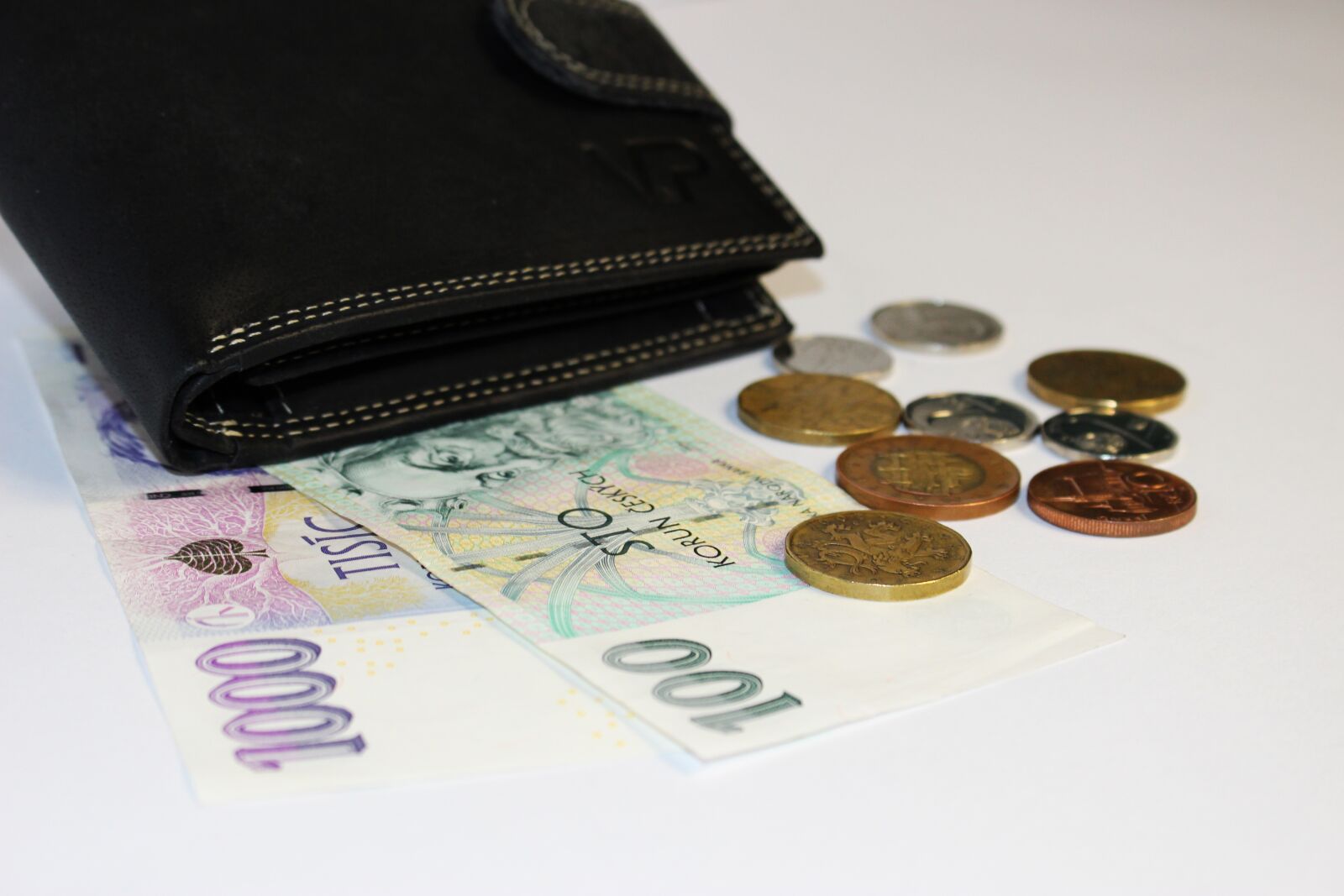 Canon EOS 100D (EOS Rebel SL1 / EOS Kiss X7) sample photo. Money, wallet, banknotes photography