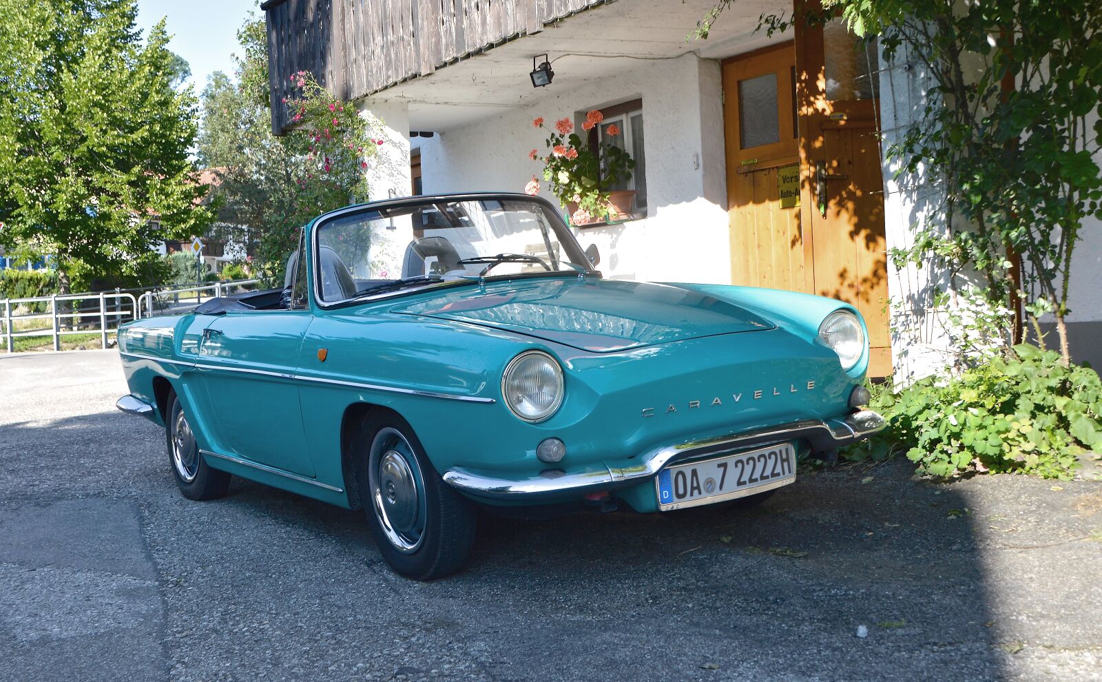 Nikon D3200 sample photo. Oldtimer, renault, caravelle photography