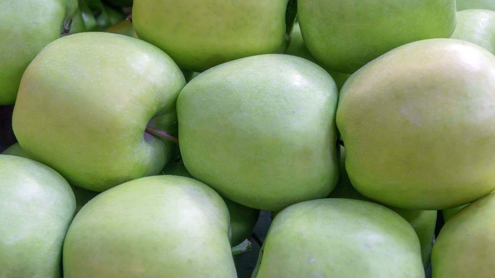 Sony Cyber-shot DSC-RX10 III sample photo. Apple, fruit, healthy photography