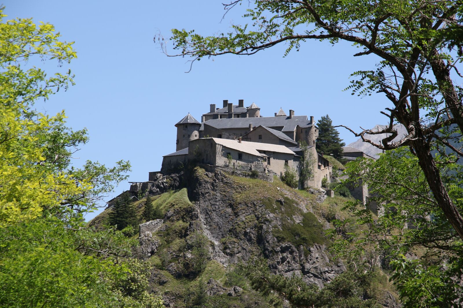 Canon EOS 7D Mark II sample photo. Castle, queyras, alps photography