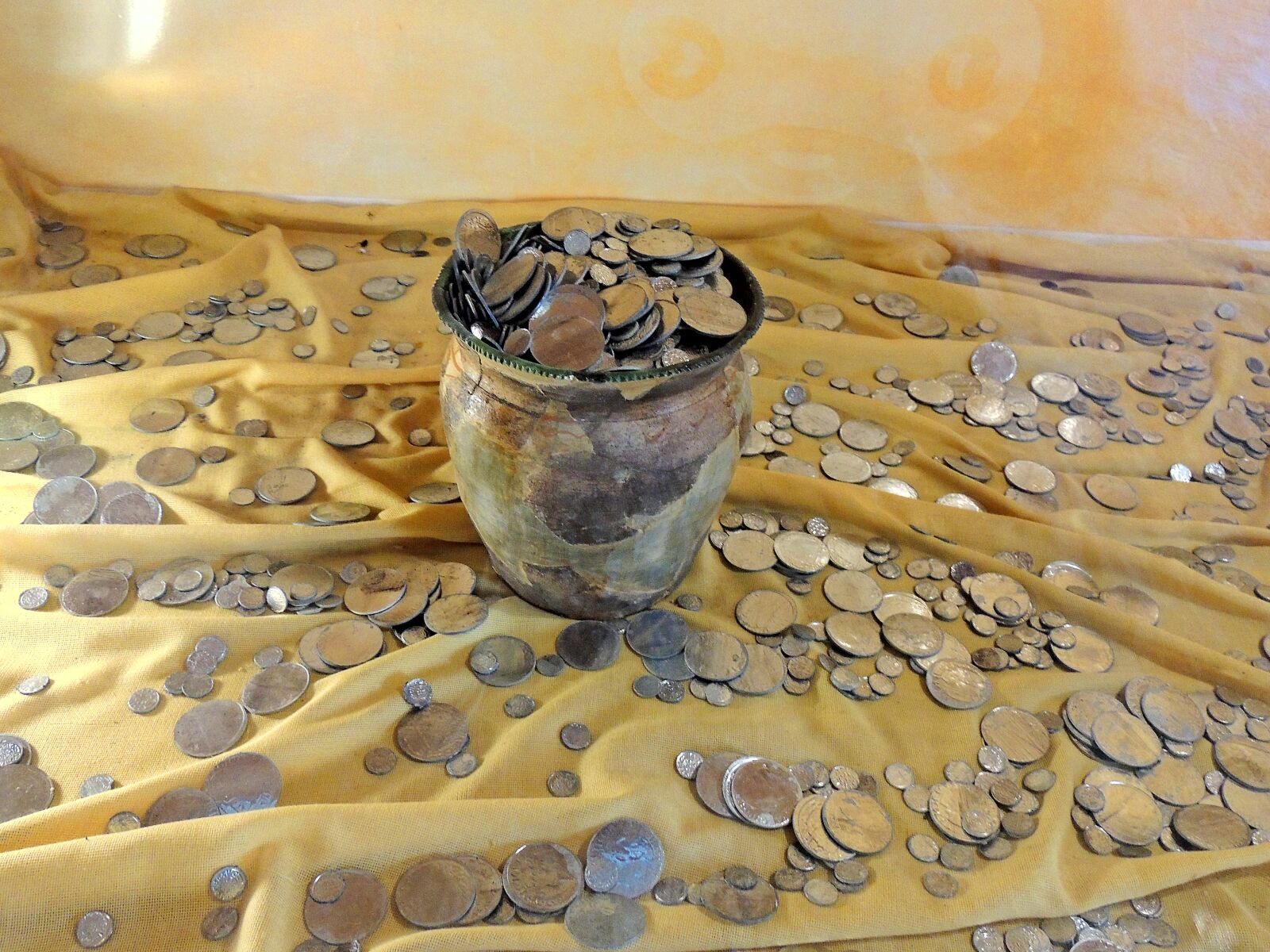 Nikon Coolpix P510 sample photo. Money, coins, value photography