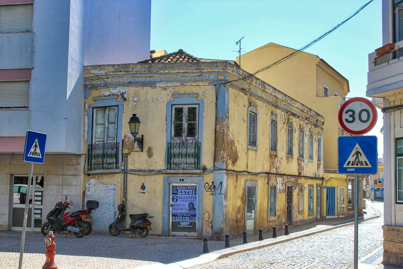 Canon EOS 600D (Rebel EOS T3i / EOS Kiss X5) sample photo. Olhao, portugal, back street photography