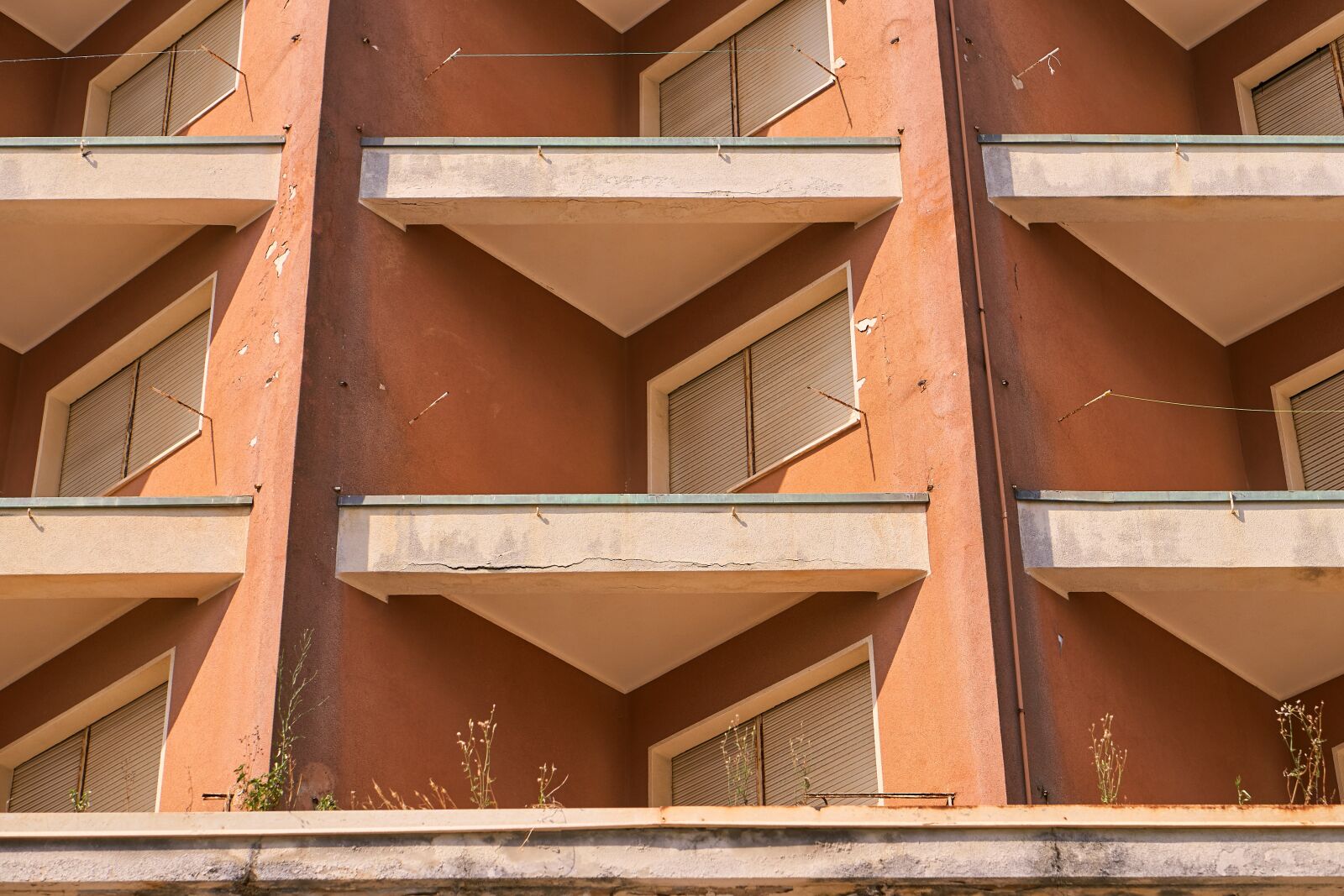 Sony E 50mm F1.8 OSS sample photo. Hotel, abandoned, lost place photography