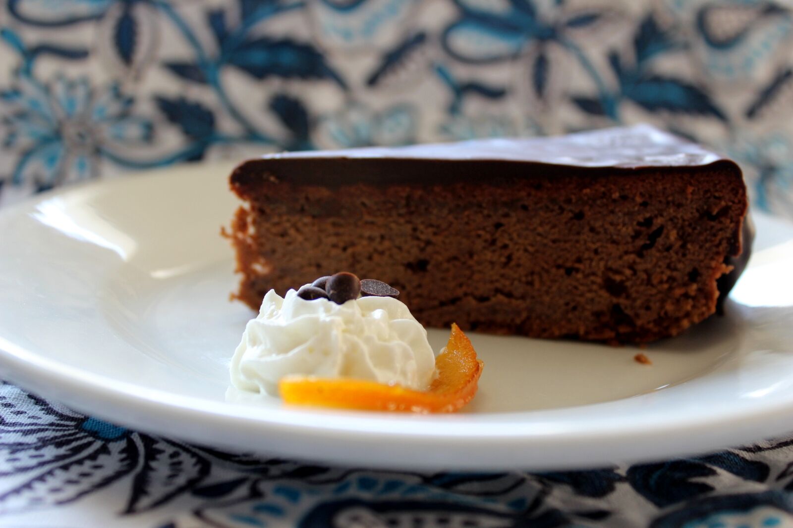 Canon EOS 600D (Rebel EOS T3i / EOS Kiss X5) sample photo. Dessert, plate, chocolate photography