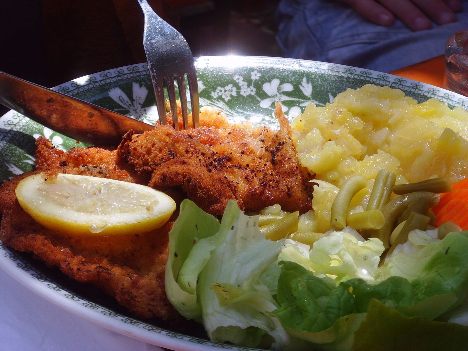 Samsung Digimax i6 PMP, Samsung #11 PMP sample photo. Schnitzel, pork cutlet, breaded photography