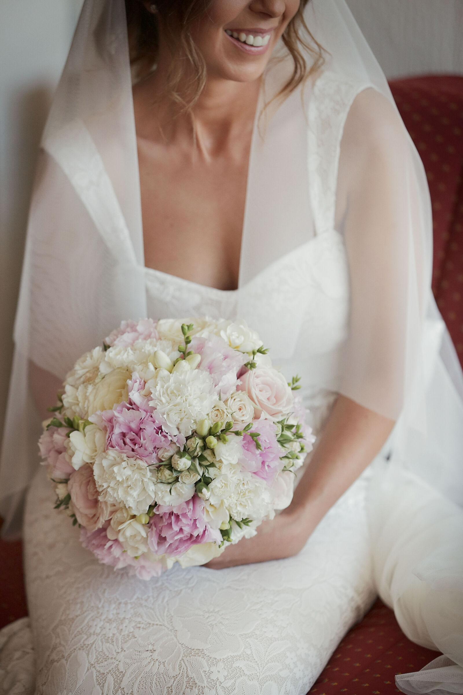 Canon EOS 5D Mark III sample photo. Wedding dress, veil, wedding photography