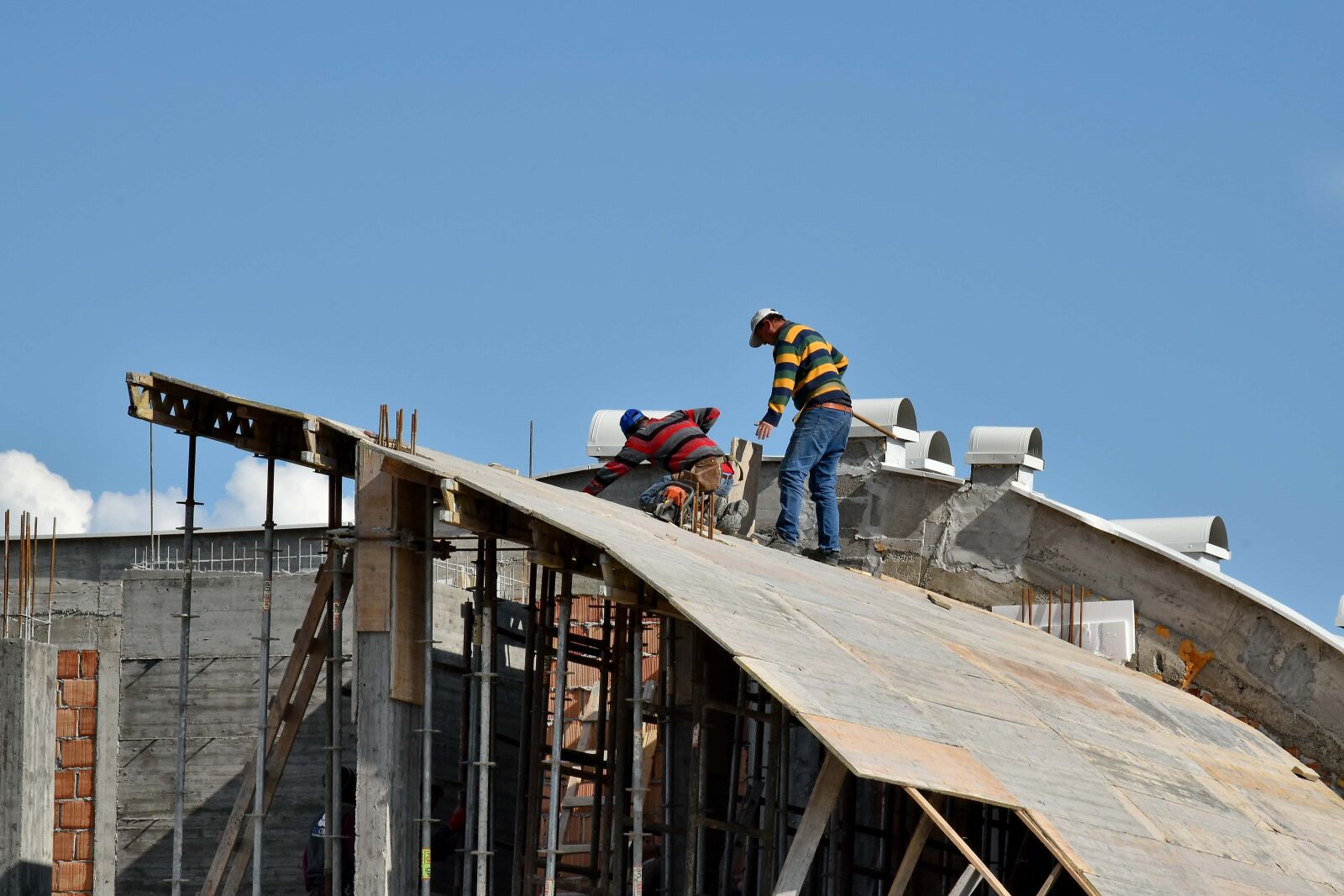 Nikon D5500 sample photo. Construction worker, danger, industrial photography