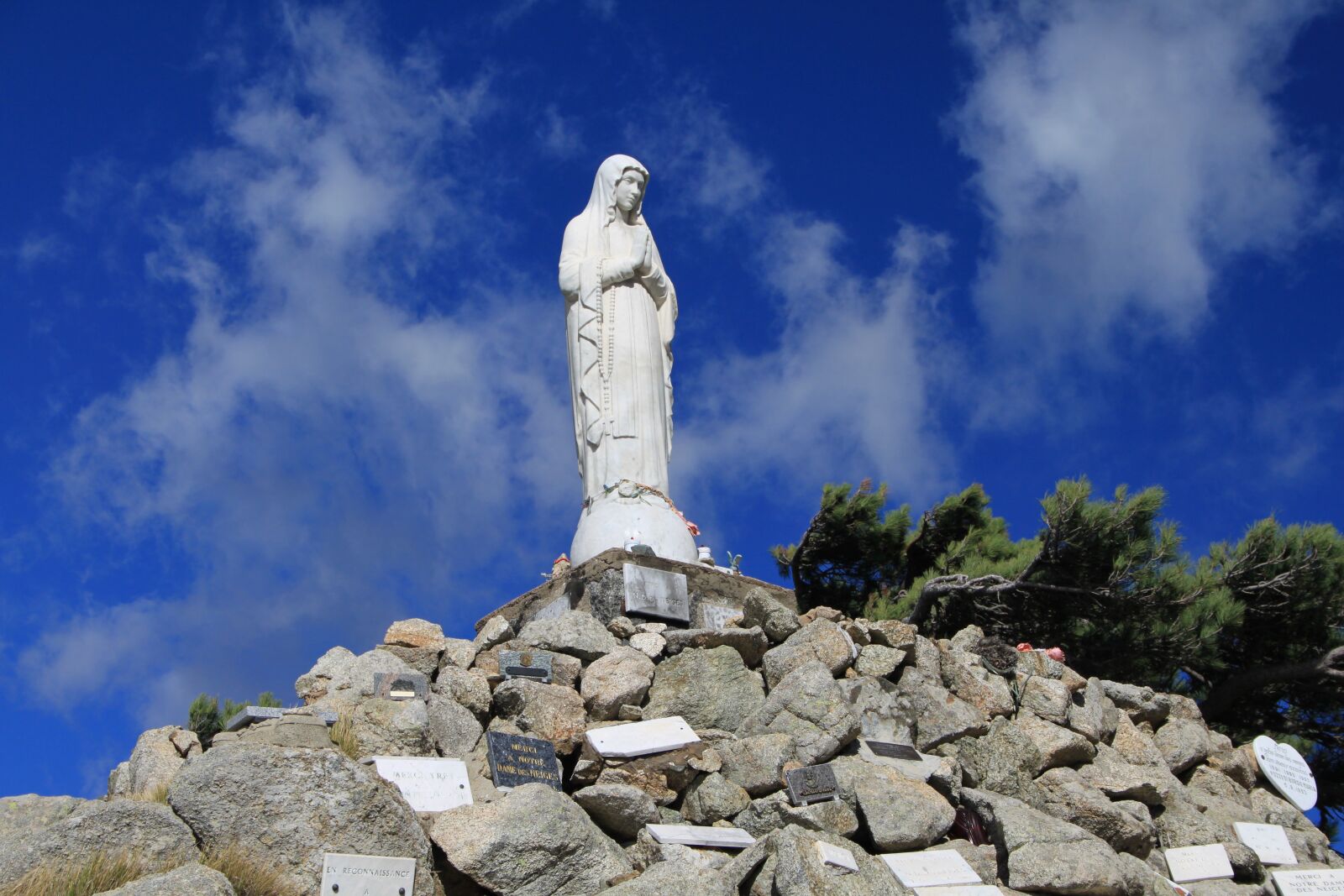 Canon EOS 500D (EOS Rebel T1i / EOS Kiss X3) sample photo. Religion, corsican, col of photography
