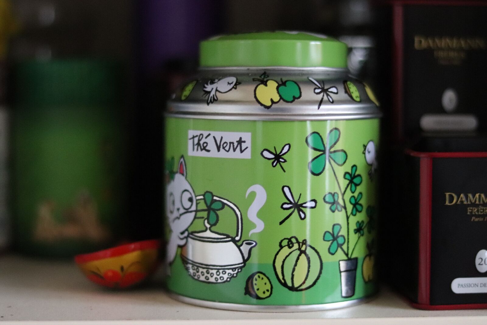 Canon EOS 77D (EOS 9000D / EOS 770D) + Canon EF 50mm F1.8 STM sample photo. Green tea, box, mint photography