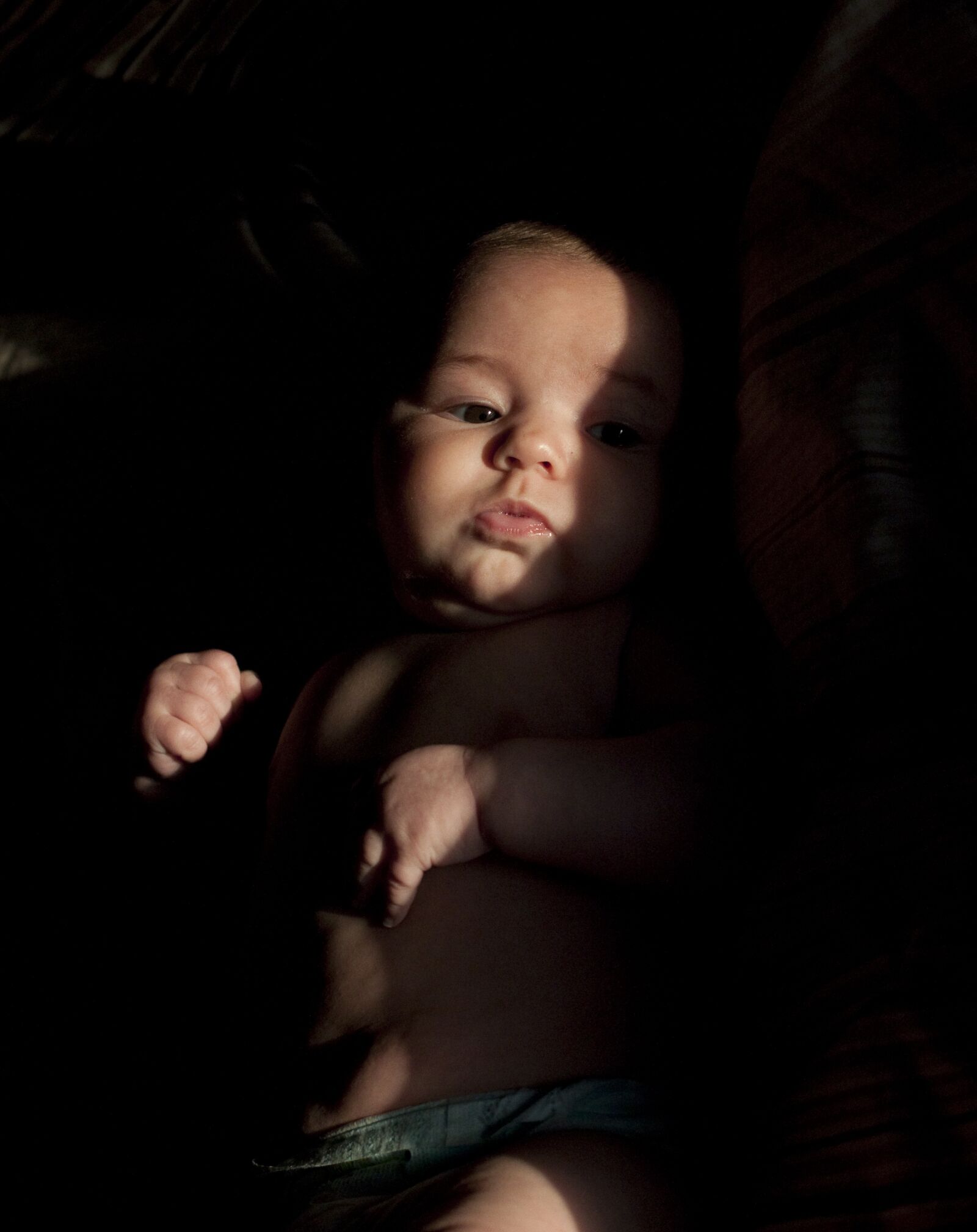 Canon EOS 500D (EOS Rebel T1i / EOS Kiss X3) sample photo. Baby, chiaroscuro, girl photography
