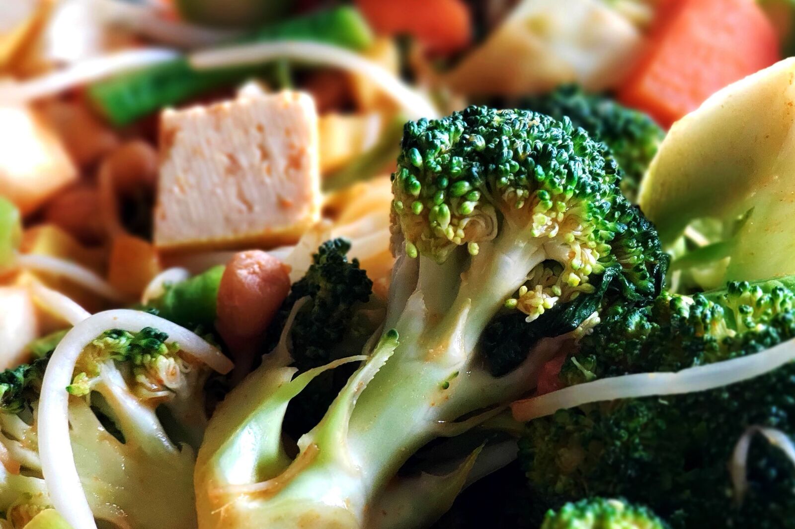 Samsung Galaxy S9+ sample photo. Vegetables, stir fry, vegan photography