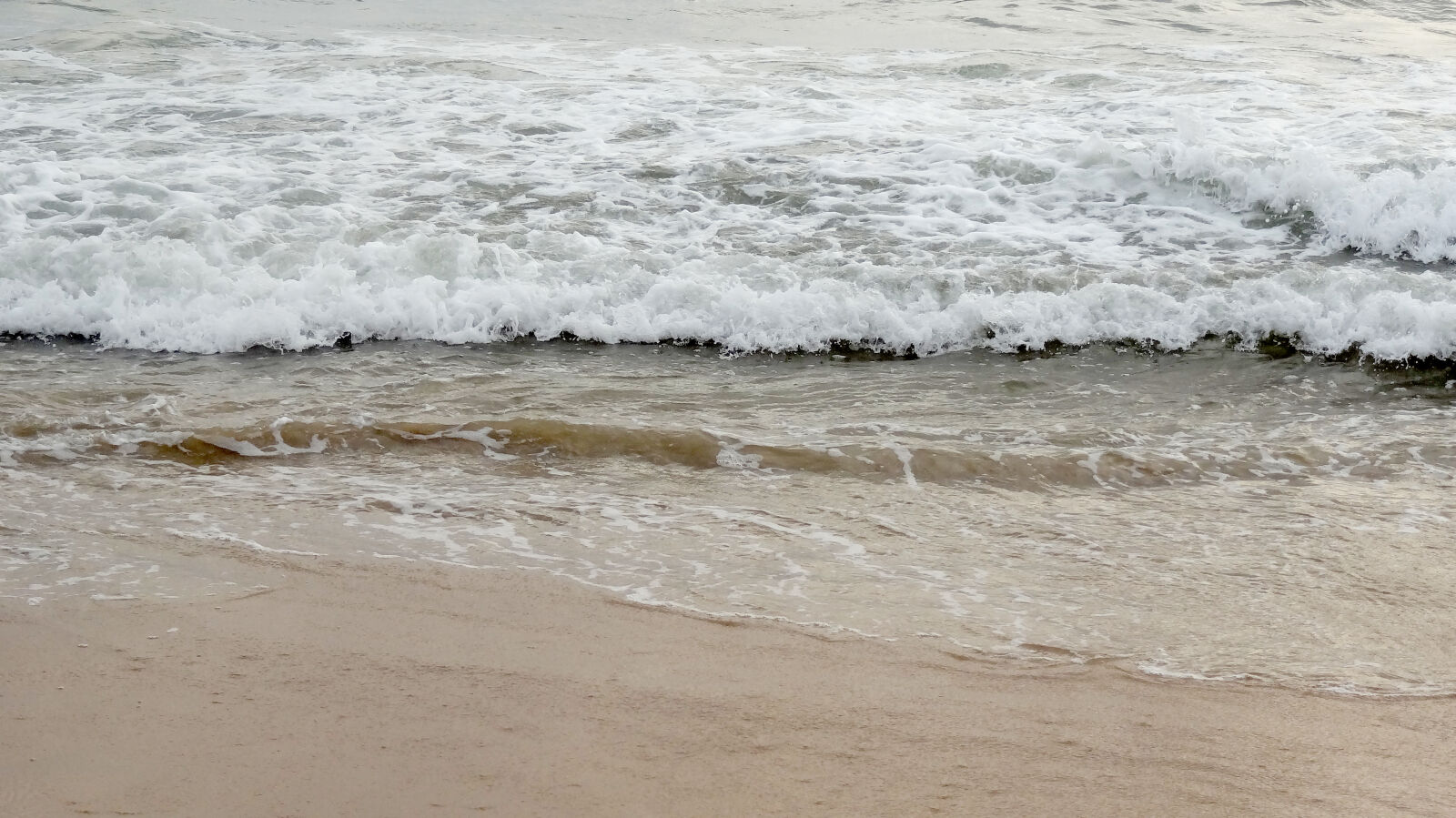 Sony Cyber-shot DSC-HX10V sample photo. Beach, wave, crashing, waves photography