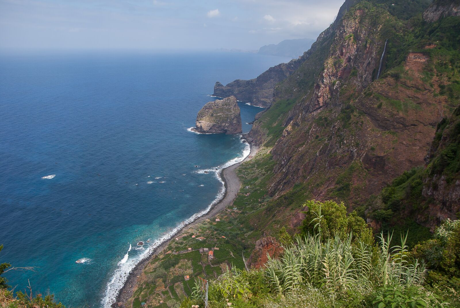 Pentax K10D sample photo. Madeira, santana, cliffs photography