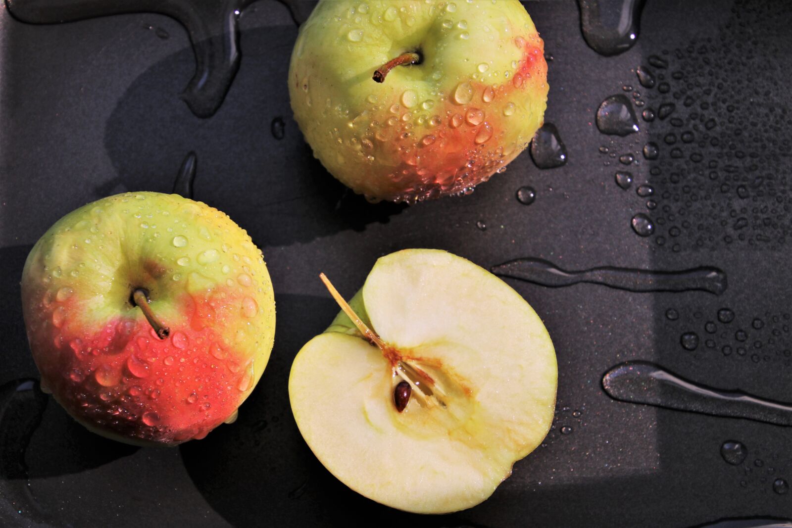 Canon EOS 80D sample photo. Fruit, sectioned, apple photography