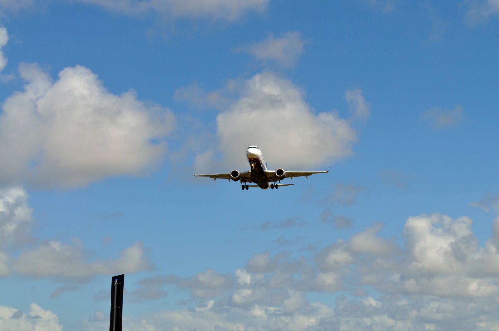 Nikon D5000 sample photo. Landing, aircraft, civilian, airport photography
