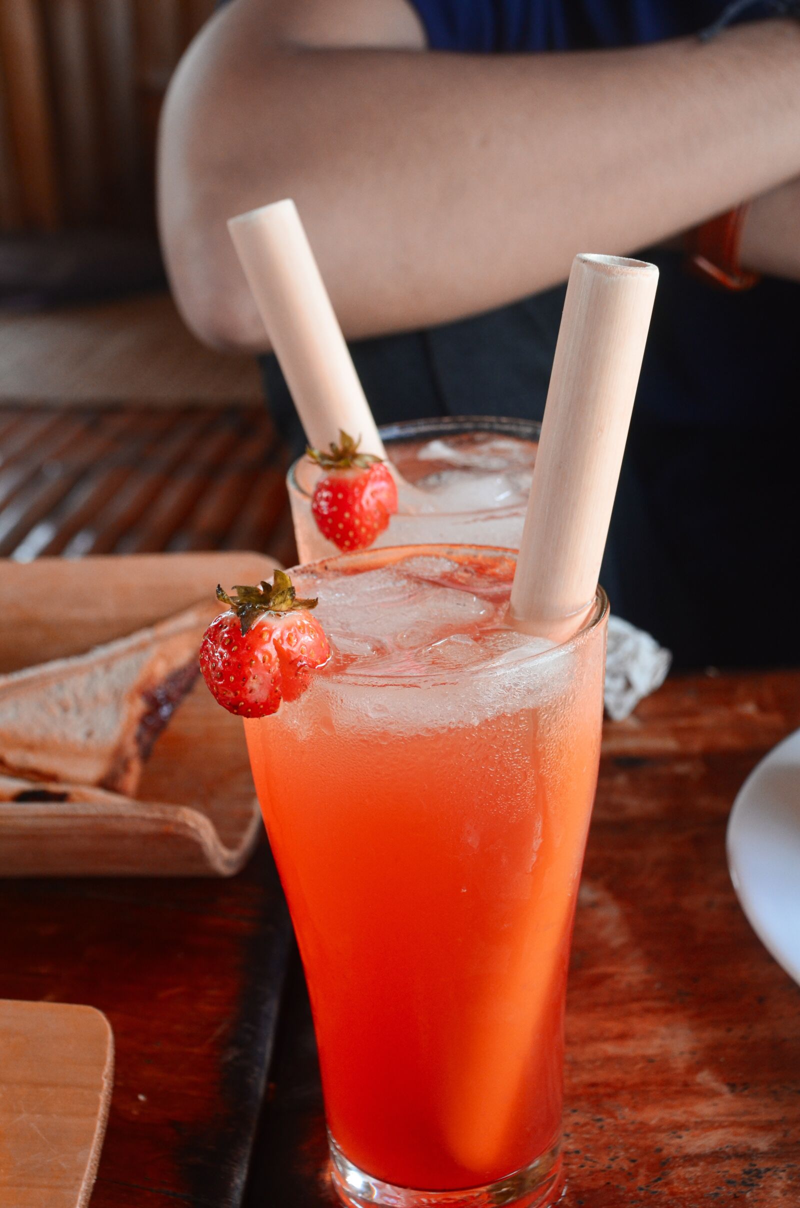 Nikon D5100 sample photo. Cold refreshments, berrymansi, strawberry photography