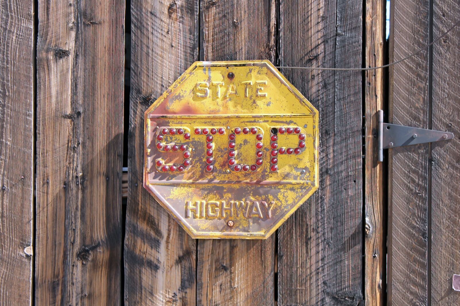 Canon EOS 1100D (EOS Rebel T3 / EOS Kiss X50) sample photo. Usa, stop, highway photography