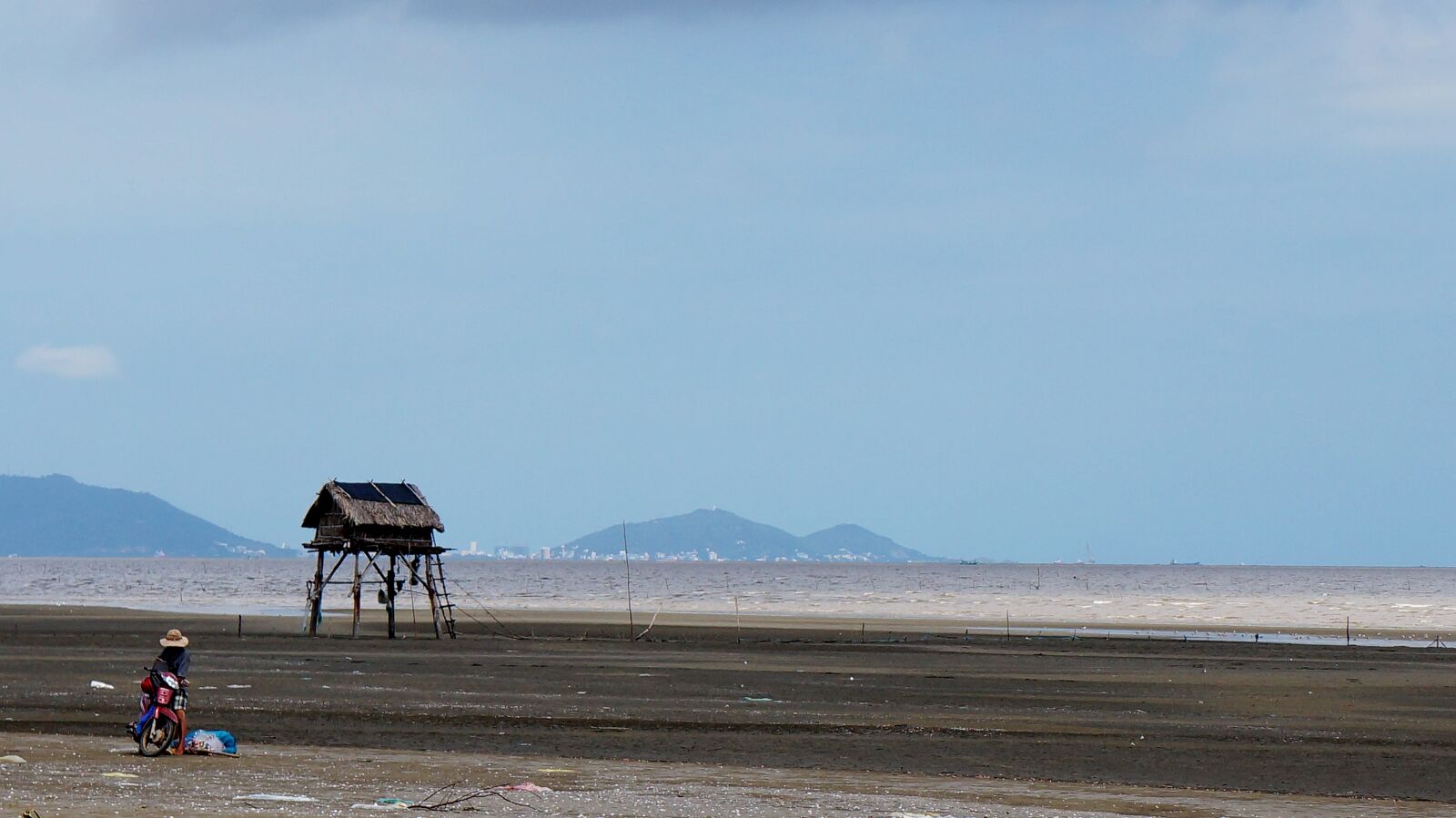 Sony Alpha NEX-F3 + Sony E 18-55mm F3.5-5.6 OSS sample photo. The sea, need of photography
