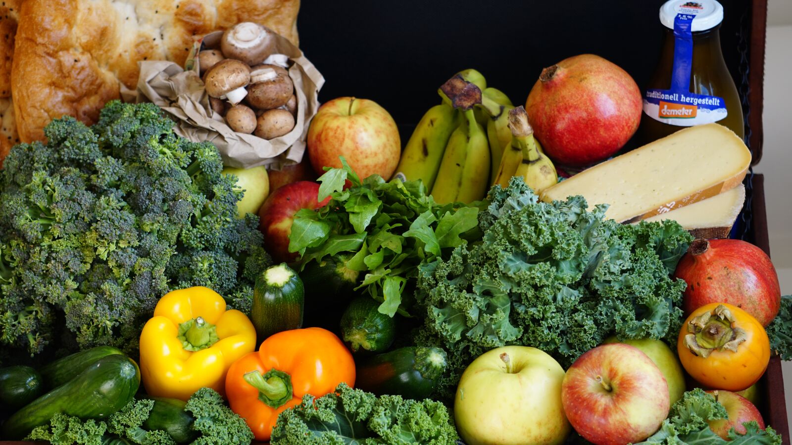 Sony E 55-210mm F4.5-6.3 OSS sample photo. Fruits, vegetables, market photography