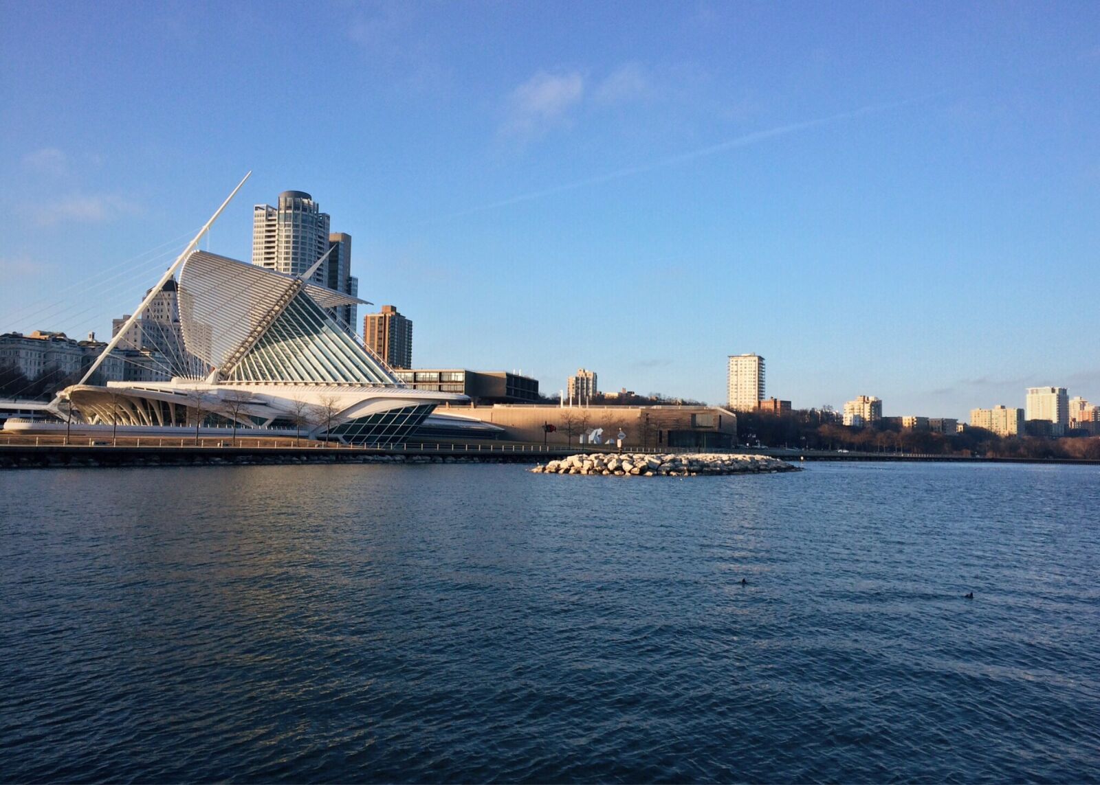 iPhone 5s back camera 4.15mm f/2.2 sample photo. Milwaukee art museum, milwaukee photography