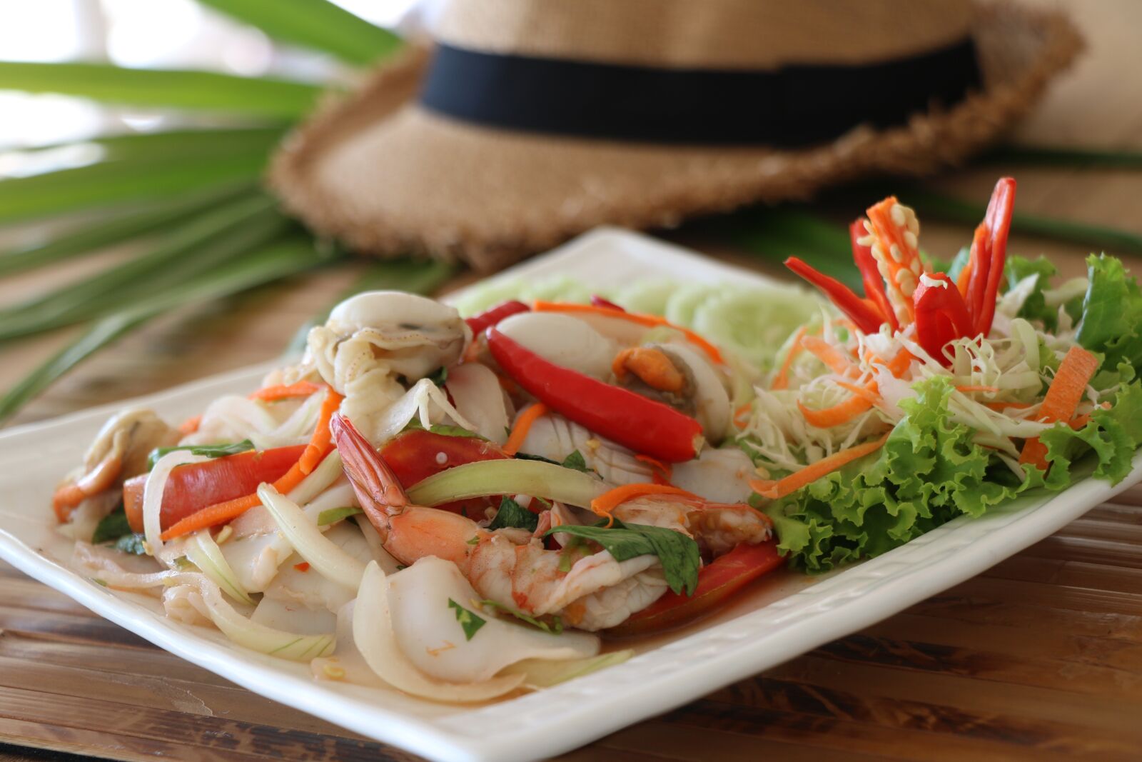 Canon EOS 750D (EOS Rebel T6i / EOS Kiss X8i) sample photo. Thaifood, spicy salad, seafood photography
