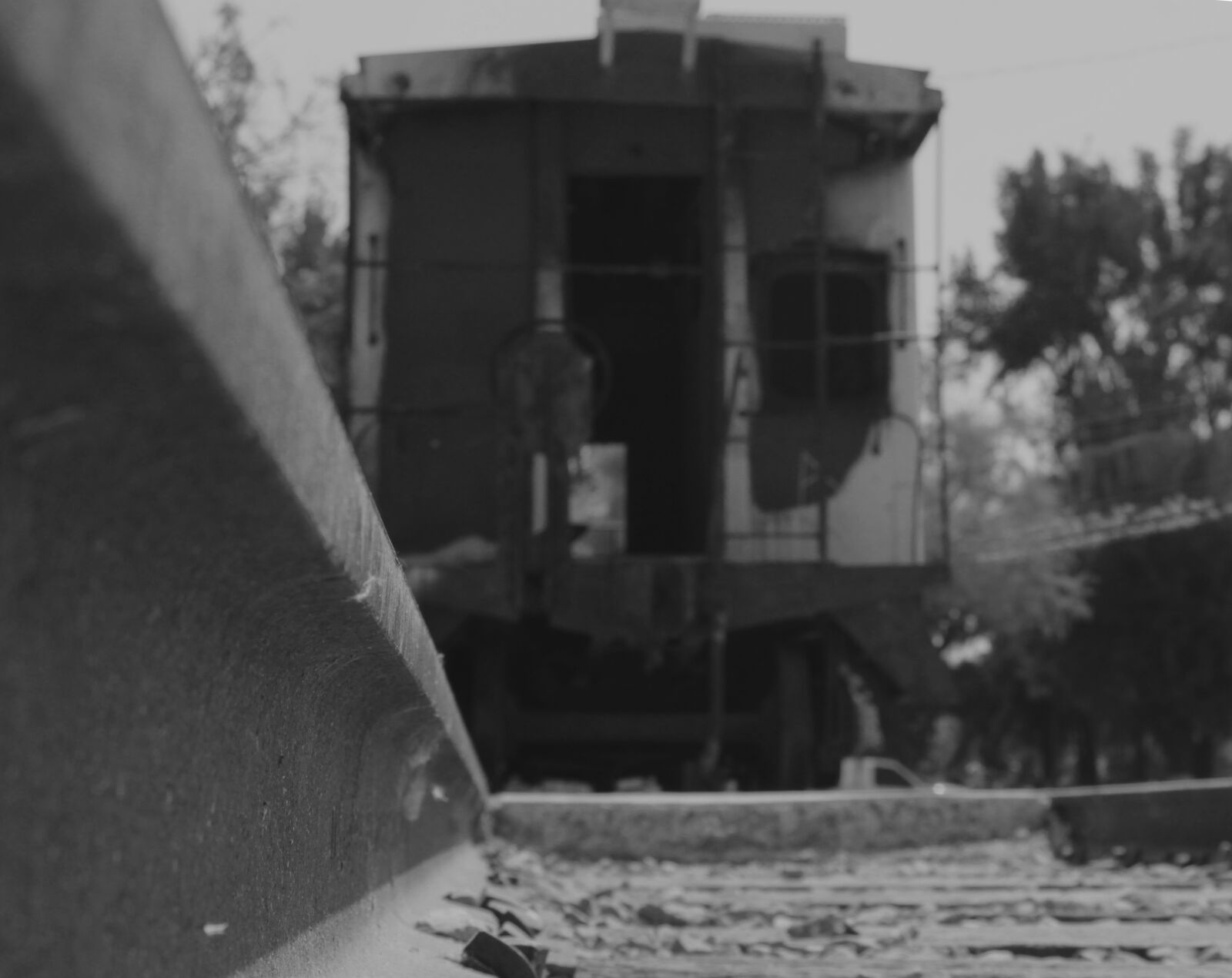 Canon EOS 1300D (EOS Rebel T6 / EOS Kiss X80) sample photo. Black, and, white, path photography