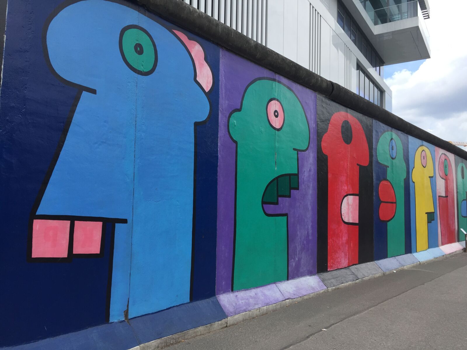 Apple iPhone 6 sample photo. Street, wall, city photography