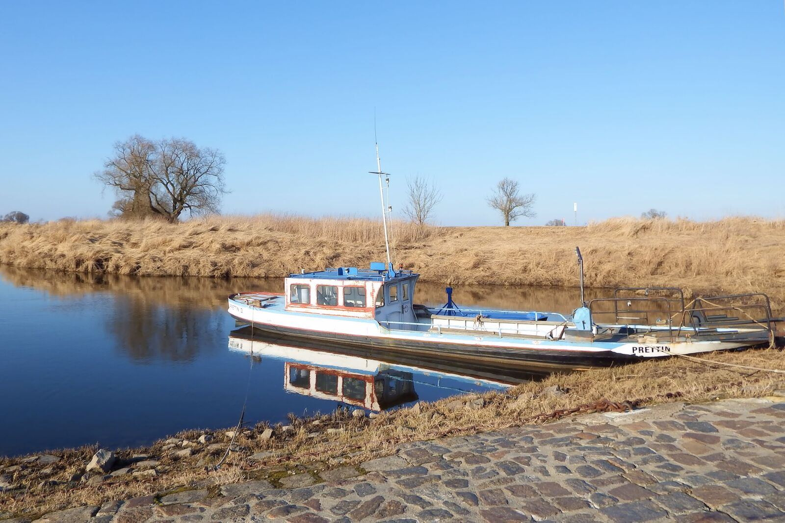 Fujifilm FinePix SL1000 sample photo. Ferry, ship, landscape photography