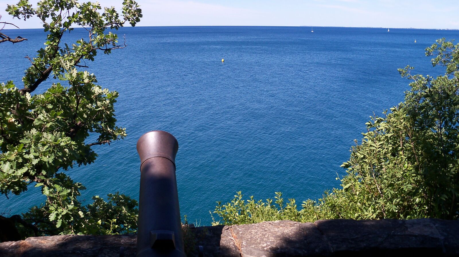 Kodak EasyShare Z915 sample photo. Cannon medieval, sea, view photography