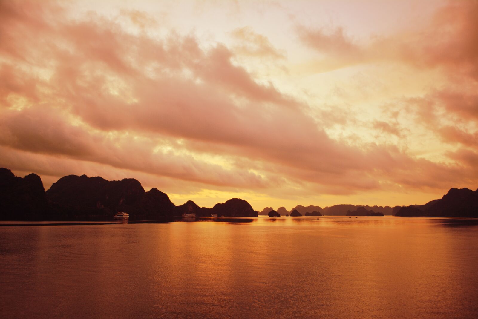Nikon D5200 sample photo. Sunset, water, dawn photography