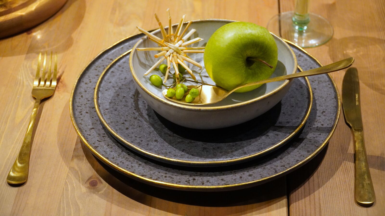 Sony E PZ 18-105mm F4 G OSS sample photo. Tableware, plate, cutlery photography