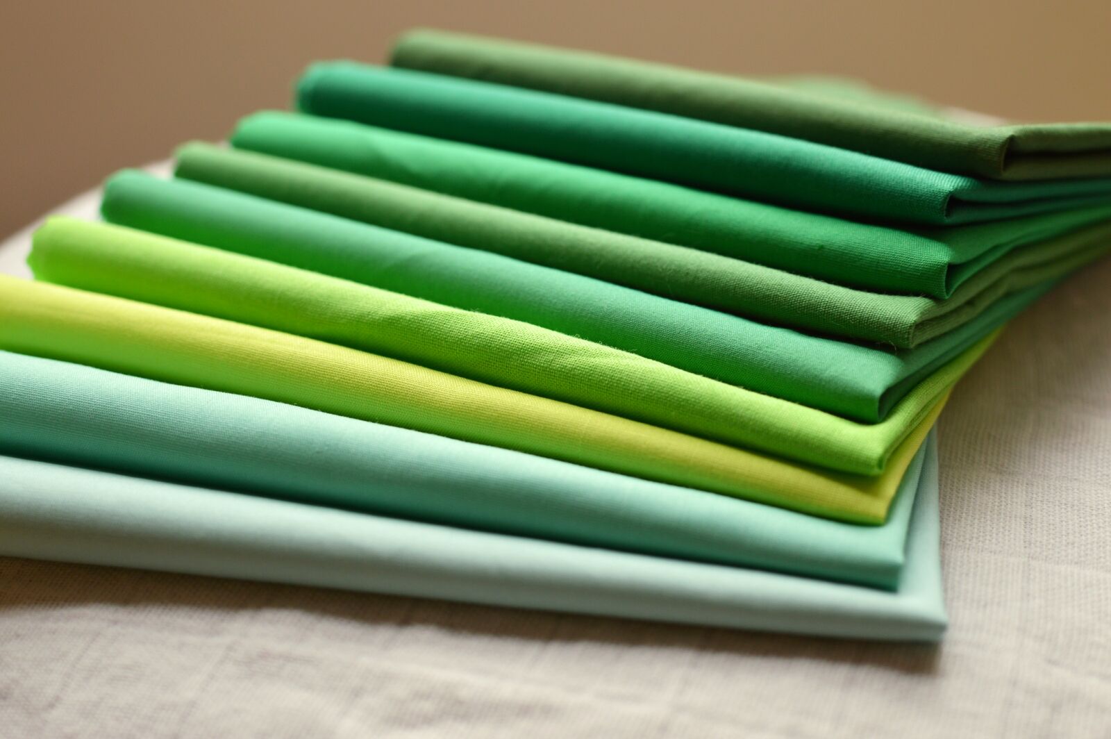Nikon D3200 sample photo. Cotton, green cloth, light-colored photography
