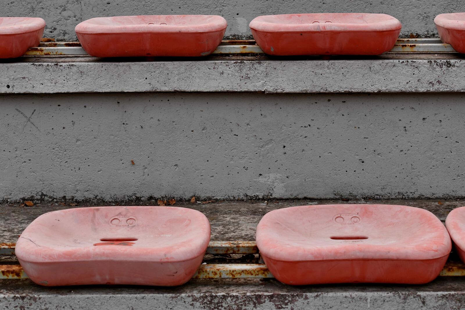 Nikon D5500 sample photo. Concrete, seat, urban area photography