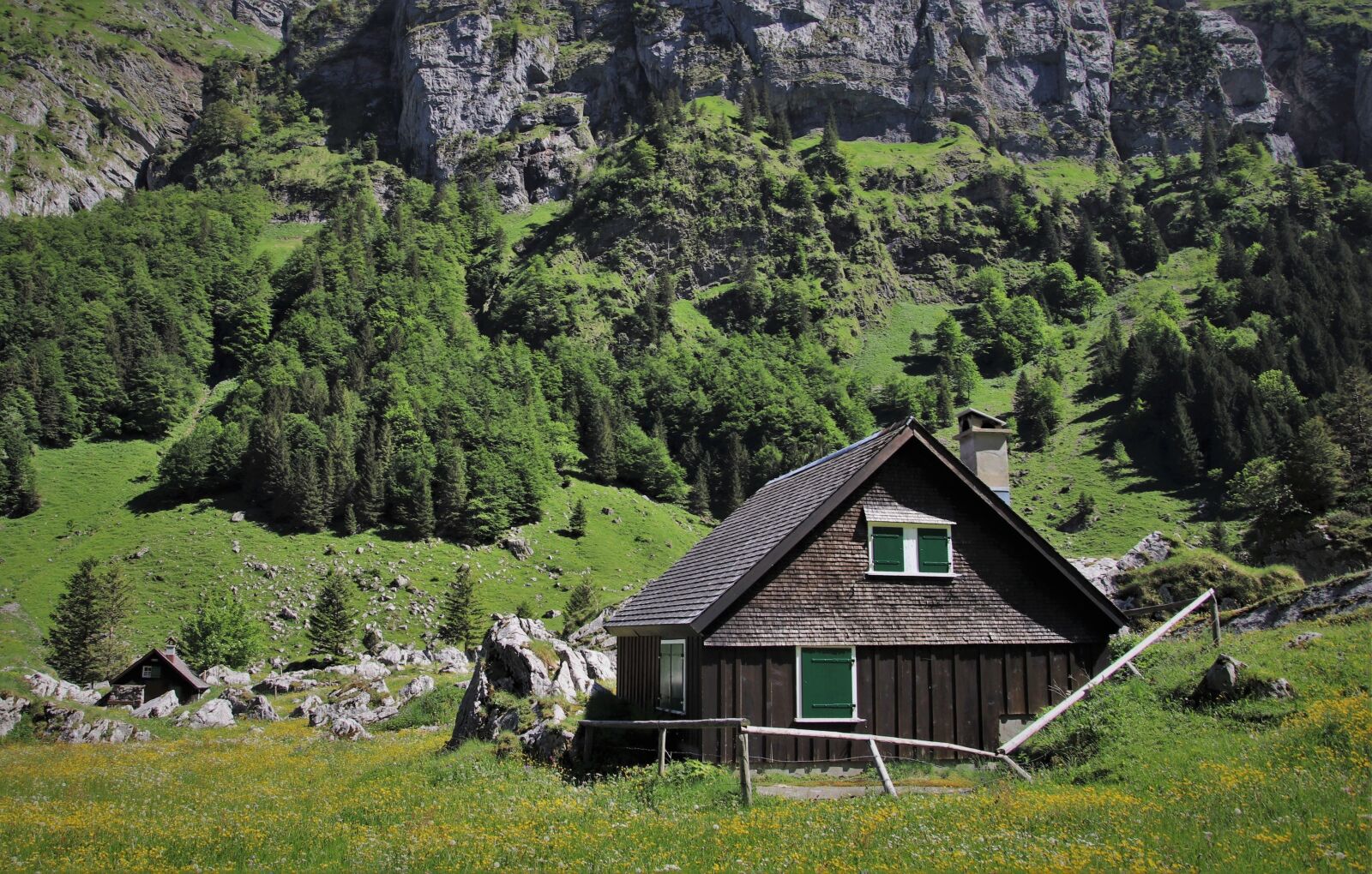 Canon EOS 80D sample photo. Chicken coop, the landscape photography