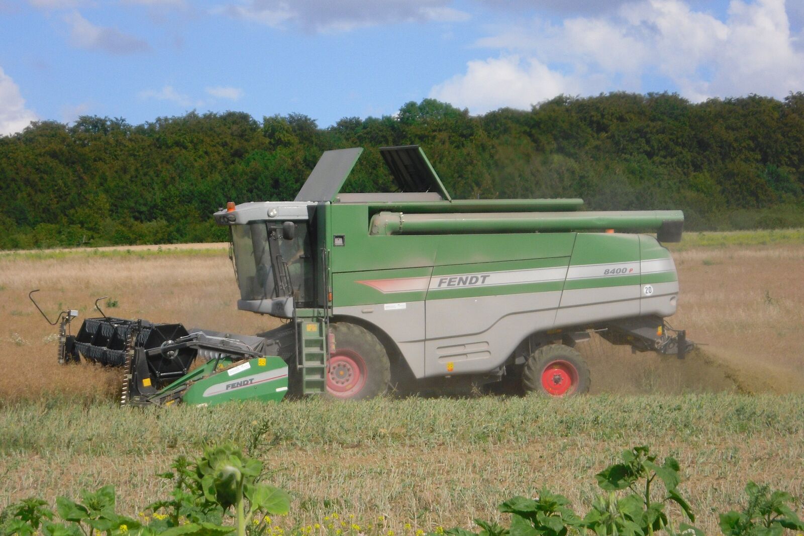 Samsung PL80/VLUU PL80/ SL630/ PL81 sample photo. Fender 8400, combine harvester, harvest photography