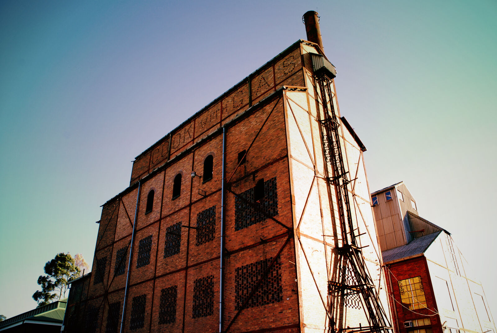 Nikon D80 sample photo. Building, gas, old, factory photography