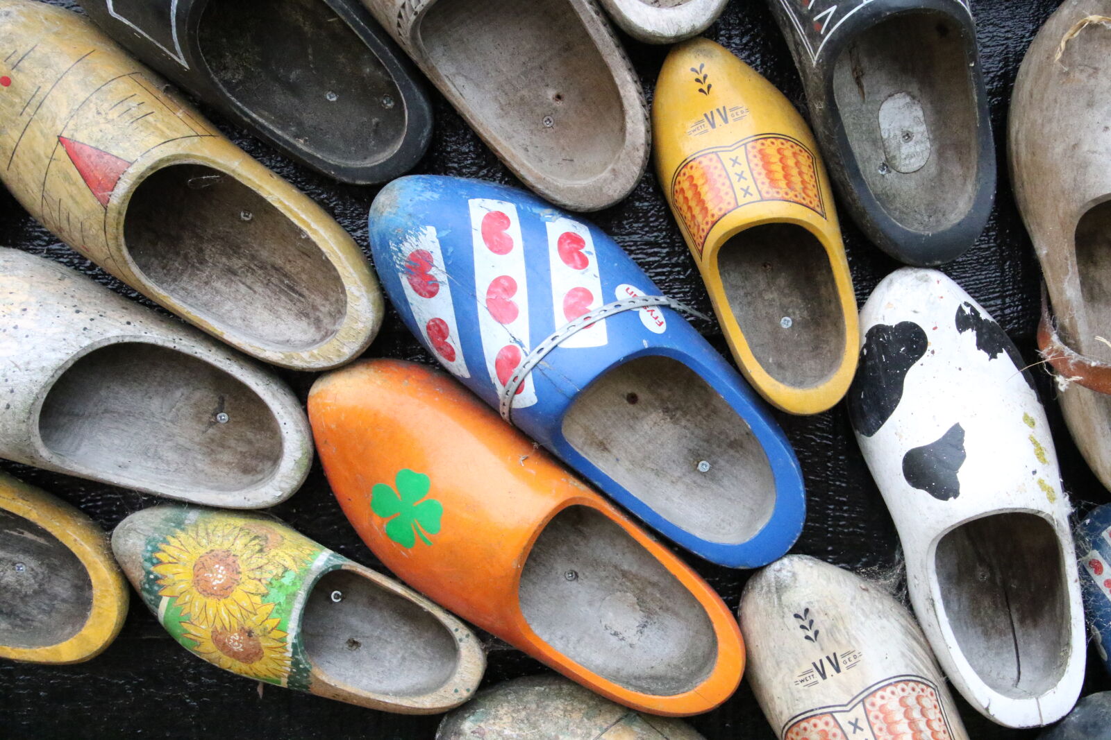 Canon EOS 7D Mark II sample photo. Clogs, dutch, holland, netherlands photography