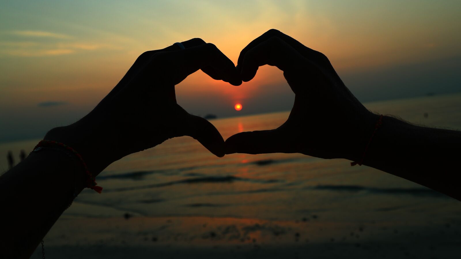 Canon EOS M10 sample photo. Sunset, love, island photography