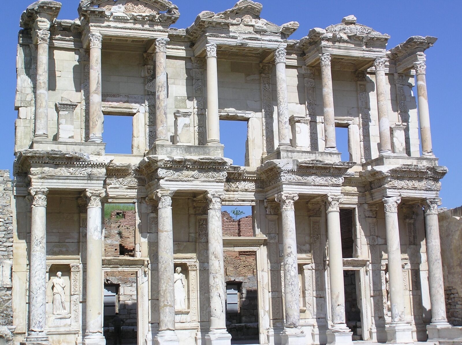 Olympus C750UZ sample photo. Ephesus, arches, multiple photography