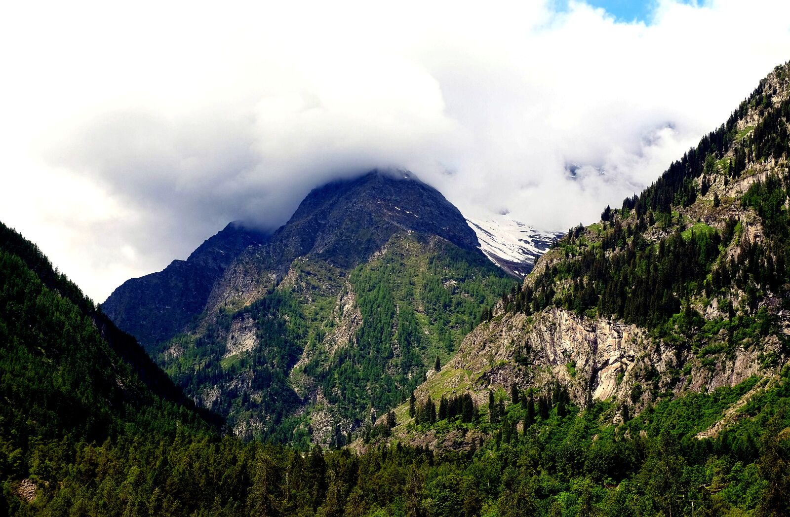 Fujifilm X-T10 sample photo. Mountains, clouds, piedmont photography