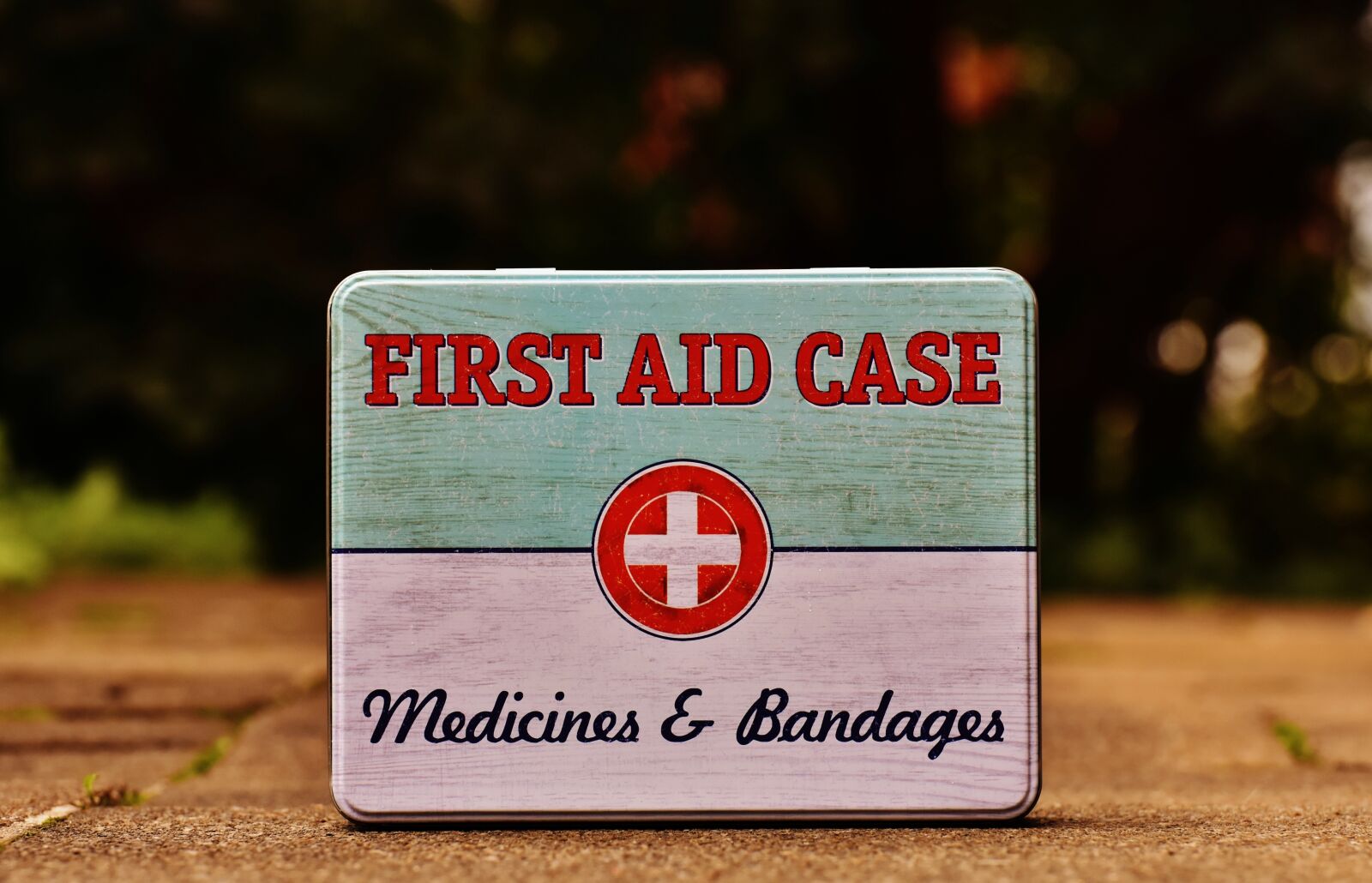 Nikon D7200 sample photo. First aid, box, tin photography