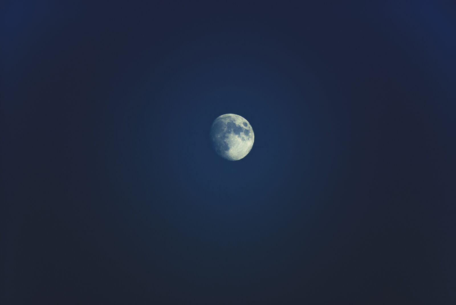 Nikon D3000 sample photo. Moon, dark, night photography