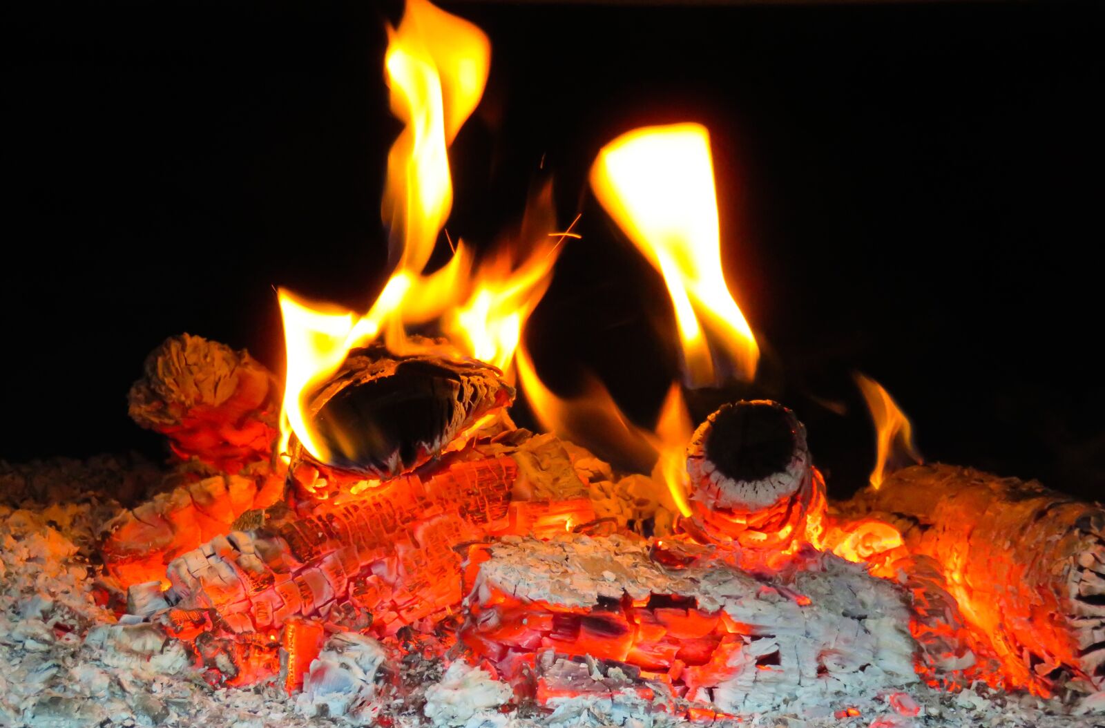 Canon PowerShot SX710 HS sample photo. Fire, flame, wood fire photography