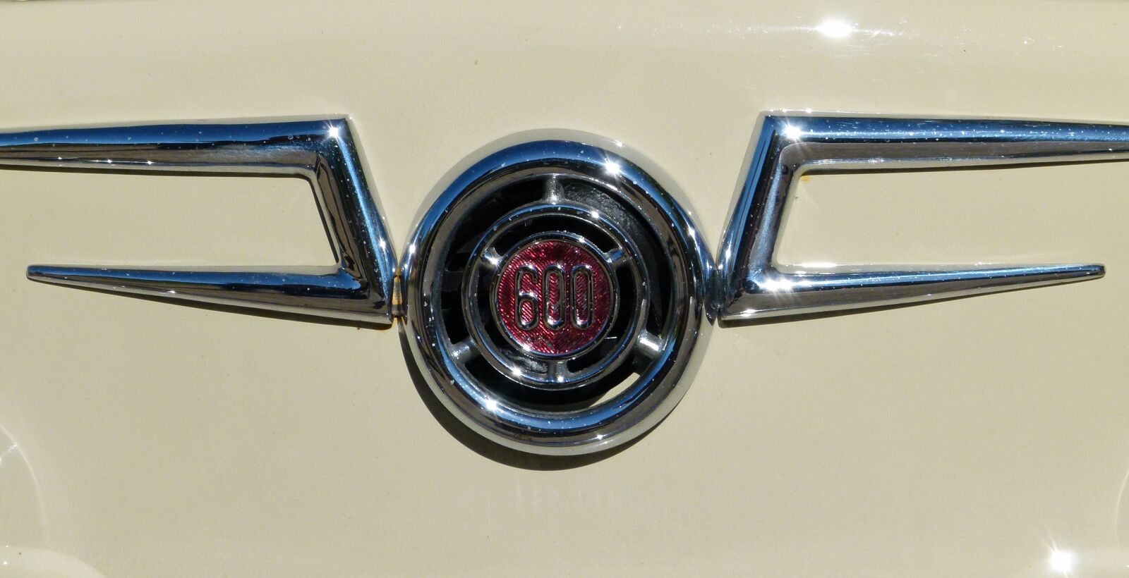 Leica V-Lux 2 sample photo. Ironer, seat 600, logo photography