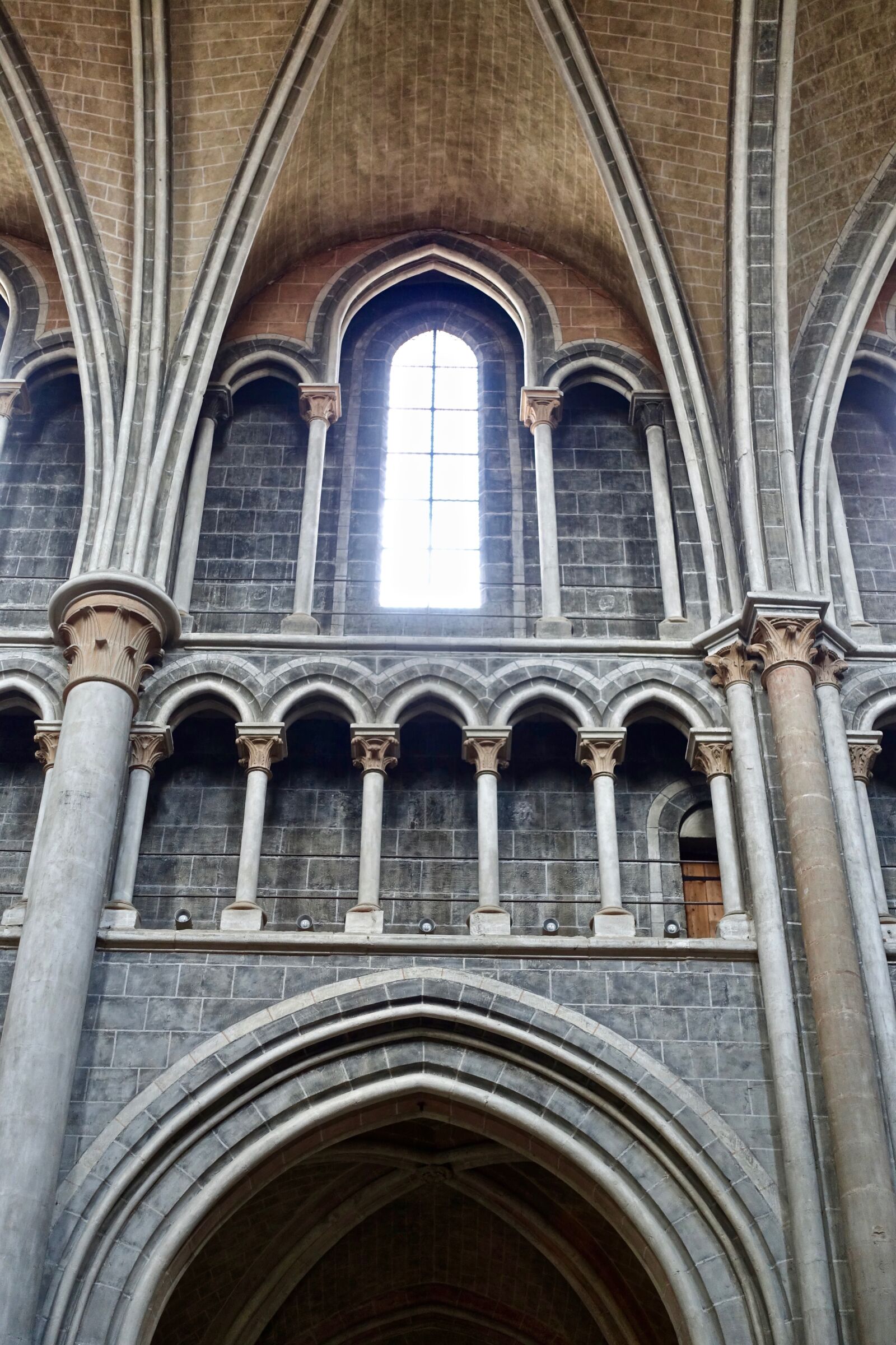Sony Cyber-shot DSC-RX100 III sample photo. Arch, church, perspective photography