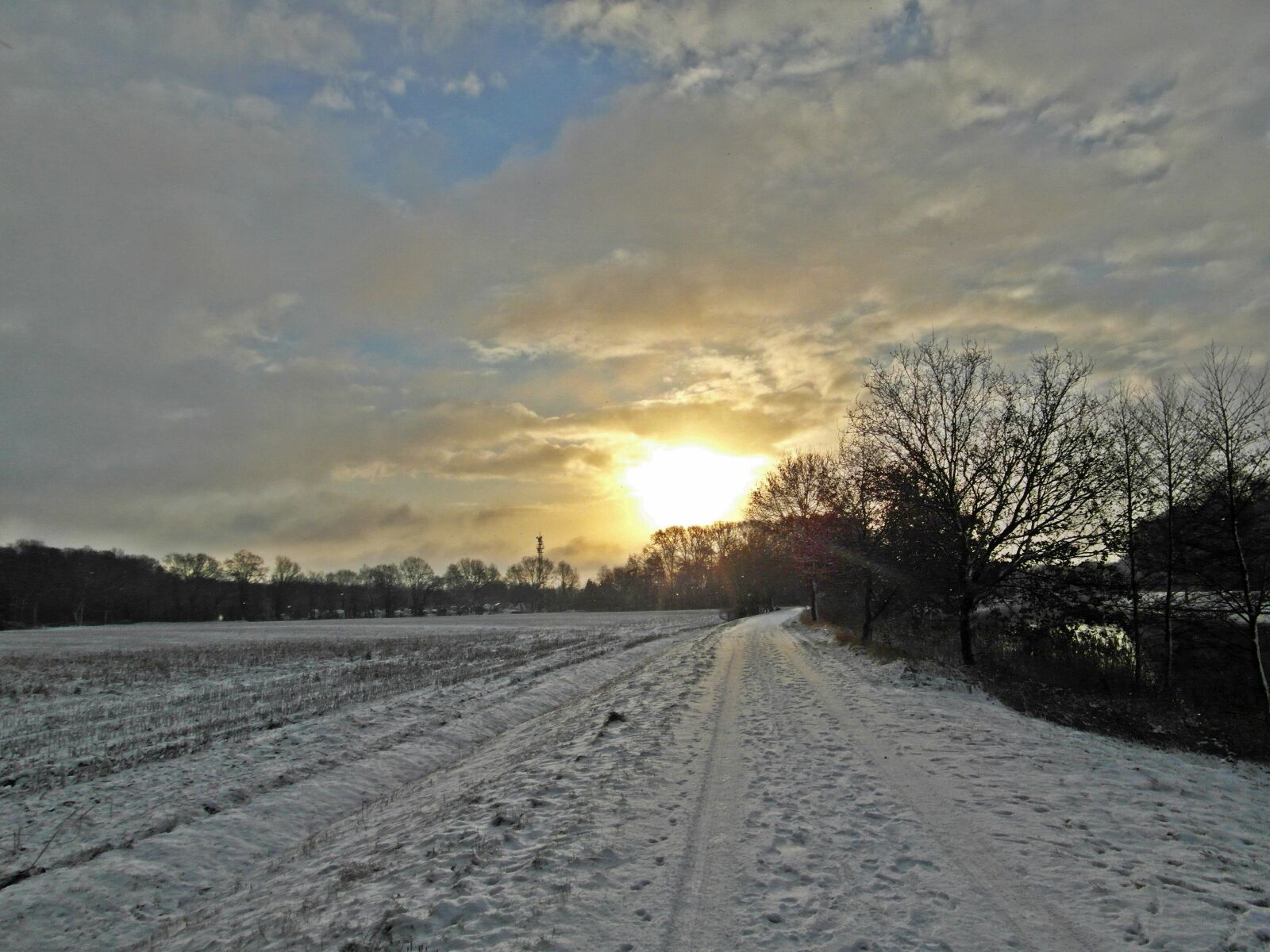 Samsung WB750 sample photo. Snow, sun, wintry photography