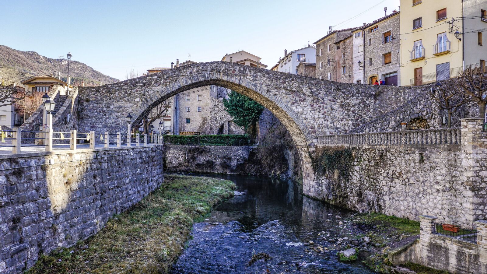Sony E 16-50mm F3.5-5.6 PZ OSS sample photo. Bridge, architecture, old photography