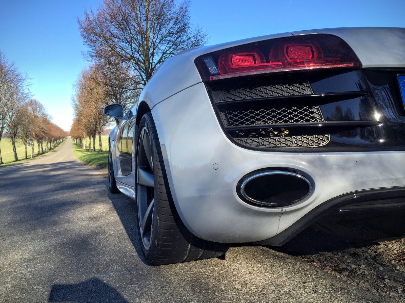 iPhone 6 back camera 4.15mm f/2.2 sample photo. Audi, r8, v10 photography